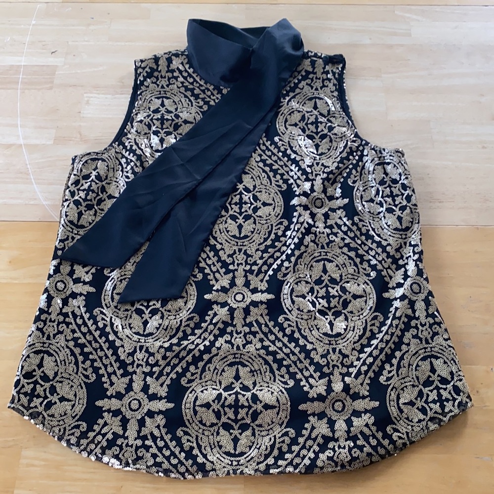EVA MENDES NEW YORK & Co. Large Gold Sequin Shell w/Black lining & tie w/buttons